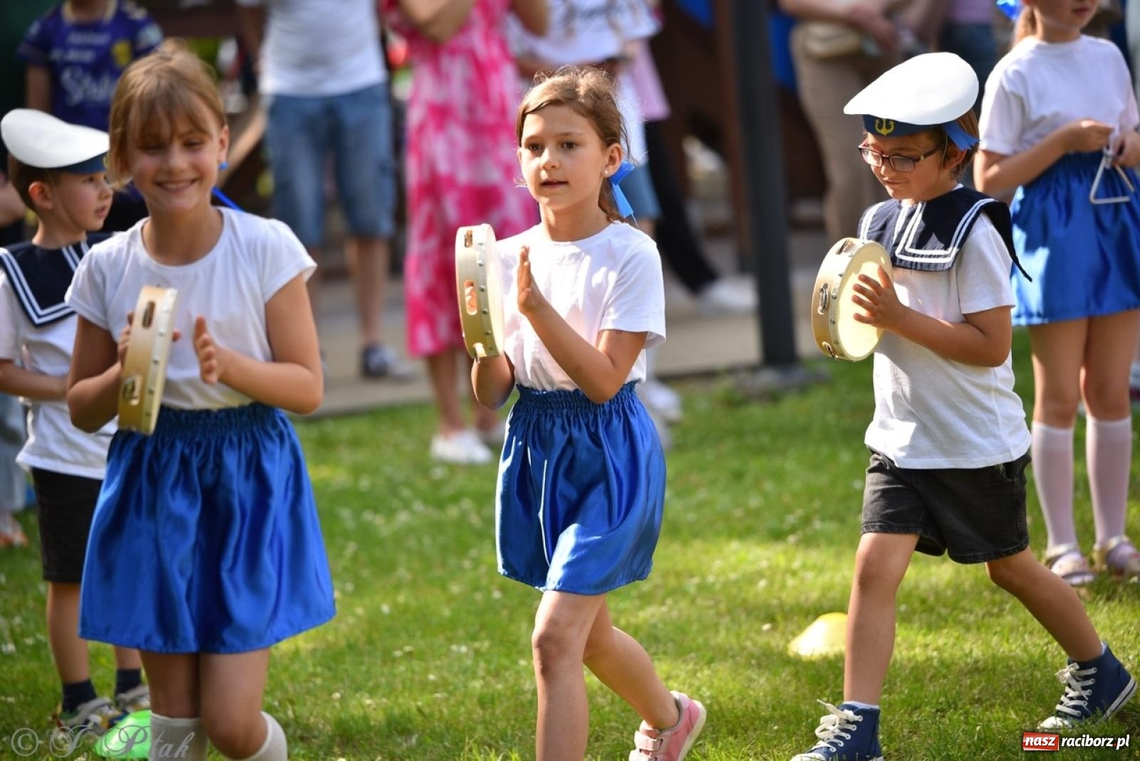 Zdjęcie w galerii na portalu naszraciborz.pl: Radość, śmiech i wspólna zabawa – rodzinny festyn w Przedszkolu nr 26 [FOTO i WIDEO] wiadomości z regionu