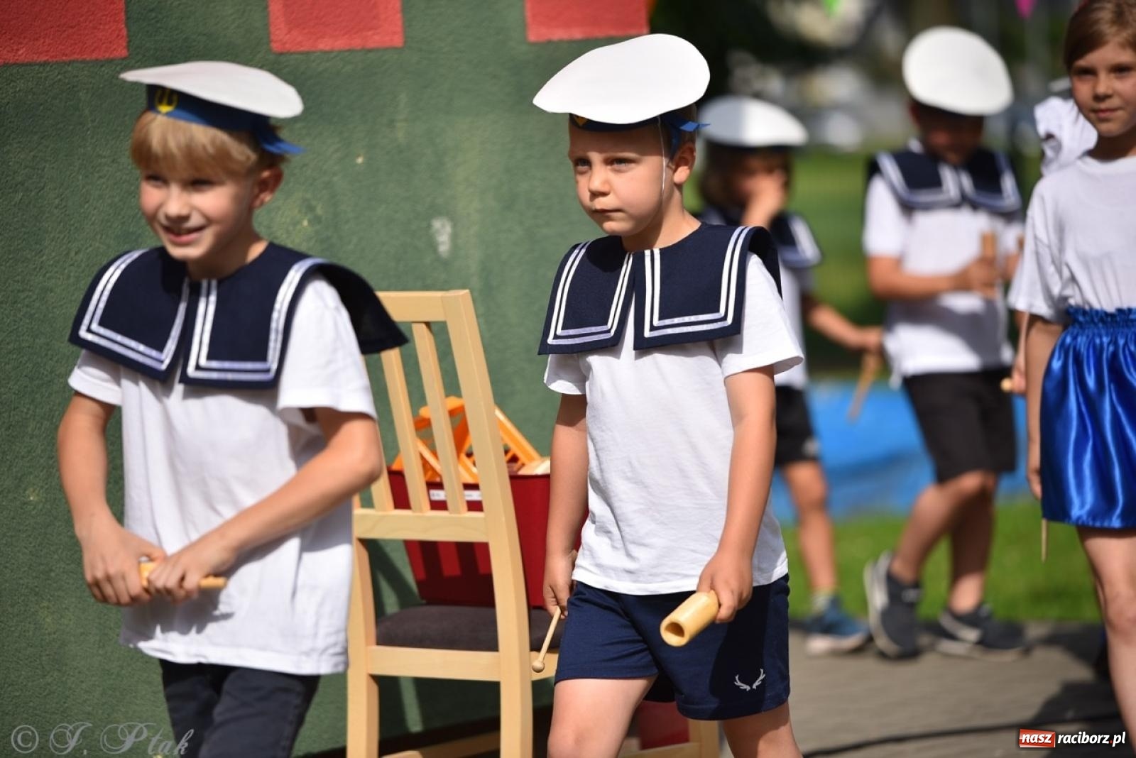 Zdjęcie w galerii na portalu naszraciborz.pl: Radość, śmiech i wspólna zabawa – rodzinny festyn w Przedszkolu nr 26 [FOTO i WIDEO] wiadomości z regionu