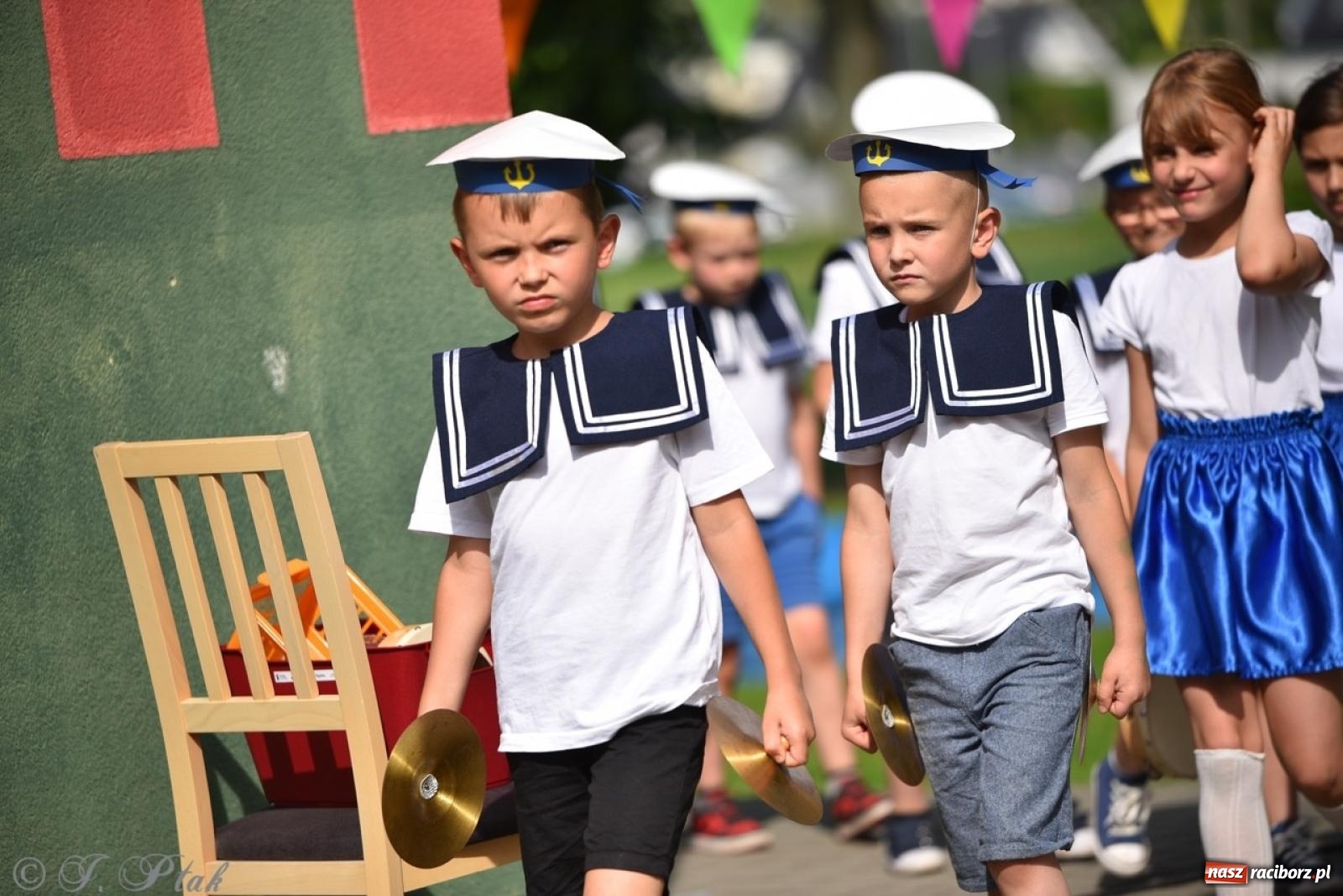 Zdjęcie w galerii na portalu naszraciborz.pl: Radość, śmiech i wspólna zabawa – rodzinny festyn w Przedszkolu nr 26 [FOTO i WIDEO] wiadomości z regionu