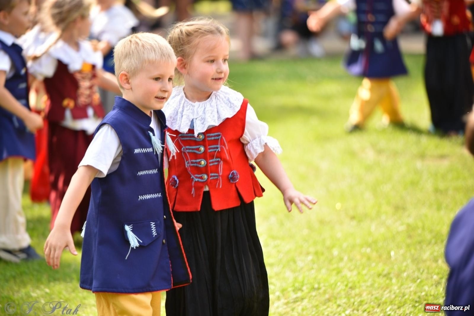 Zdjęcie w galerii na portalu naszraciborz.pl: Radość, śmiech i wspólna zabawa – rodzinny festyn w Przedszkolu nr 26 [FOTO i WIDEO] wiadomości z regionu