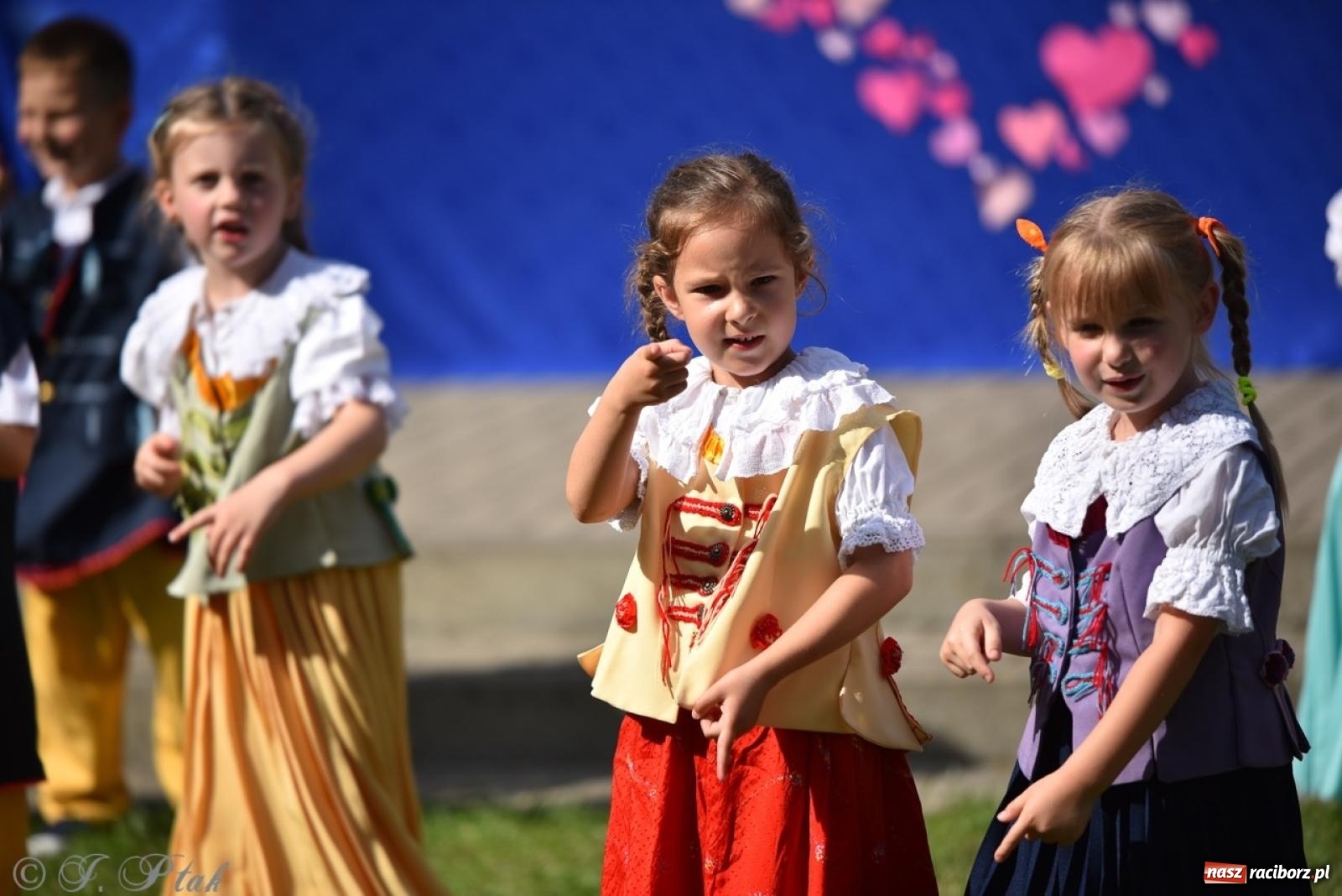 Zdjęcie w galerii na portalu naszraciborz.pl: Radość, śmiech i wspólna zabawa – rodzinny festyn w Przedszkolu nr 26 [FOTO i WIDEO] wiadomości z regionu