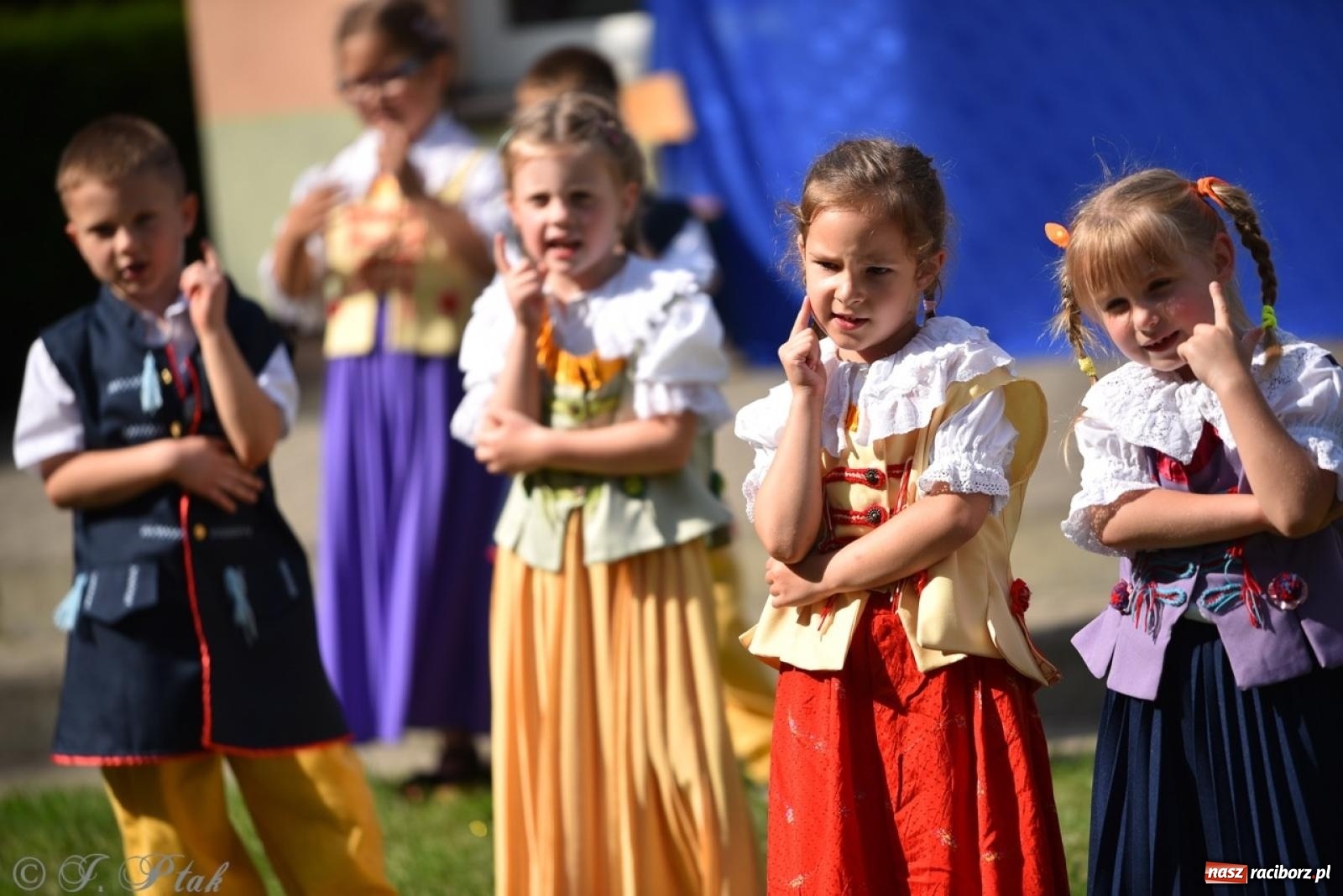 Zdjęcie w galerii na portalu naszraciborz.pl: Radość, śmiech i wspólna zabawa – rodzinny festyn w Przedszkolu nr 26 [FOTO i WIDEO] wiadomości z regionu