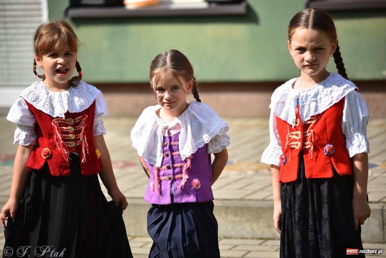 Zdjęcie w galerii na portalu naszraciborz.pl: Radość, śmiech i wspólna zabawa – rodzinny festyn w Przedszkolu nr 26 [FOTO i WIDEO] wiadomości z regionu
