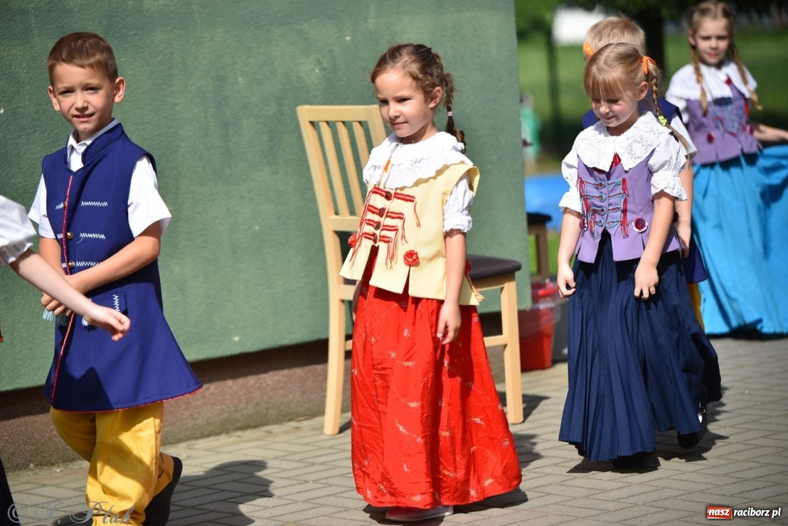 Zdjęcie w galerii na portalu naszraciborz.pl: Radość, śmiech i wspólna zabawa – rodzinny festyn w Przedszkolu nr 26 [FOTO i WIDEO] wiadomości z regionu