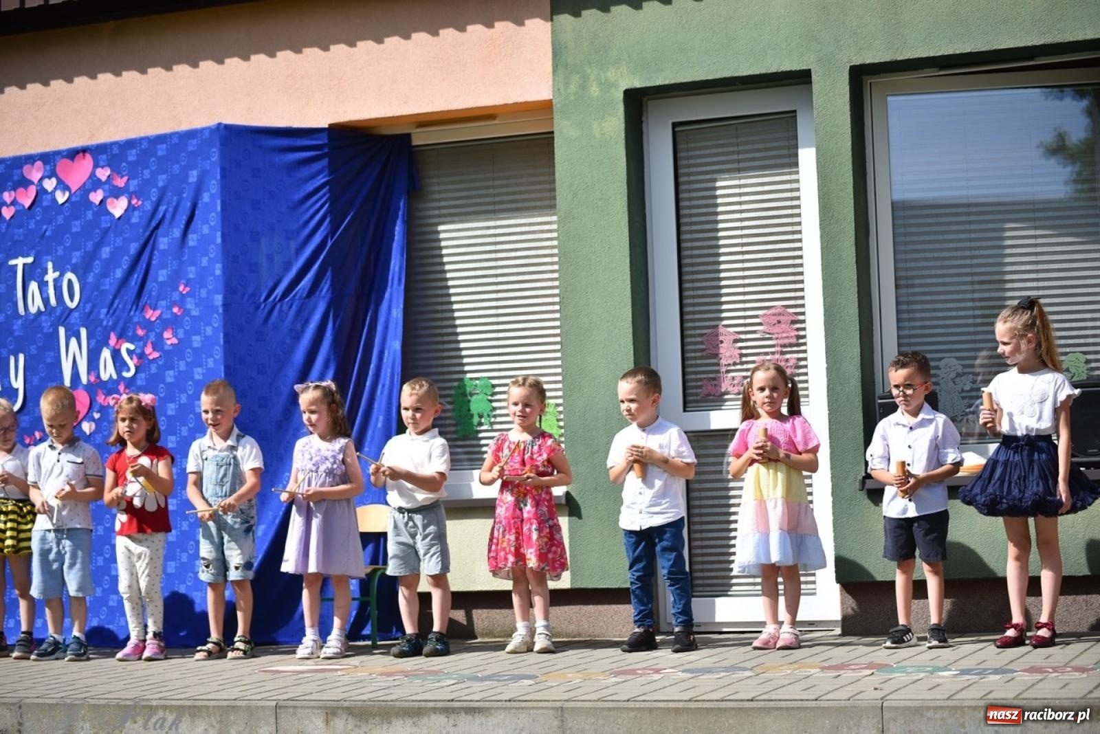 Zdjęcie w galerii na portalu naszraciborz.pl: Radość, śmiech i wspólna zabawa – rodzinny festyn w Przedszkolu nr 26 [FOTO i WIDEO] wiadomości z regionu