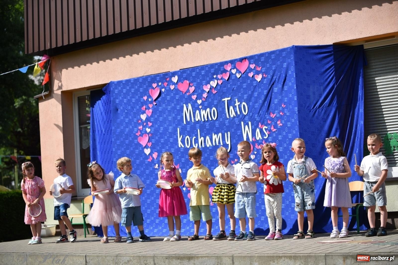 Zdjęcie w galerii na portalu naszraciborz.pl: Radość, śmiech i wspólna zabawa – rodzinny festyn w Przedszkolu nr 26 [FOTO i WIDEO] wiadomości z regionu
