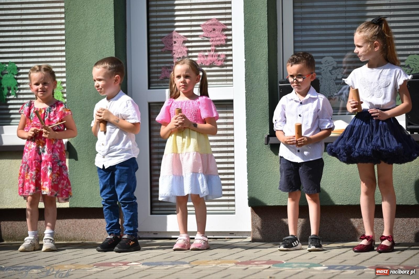 Zdjęcie w galerii na portalu naszraciborz.pl: Radość, śmiech i wspólna zabawa – rodzinny festyn w Przedszkolu nr 26 [FOTO i WIDEO] wiadomości z regionu