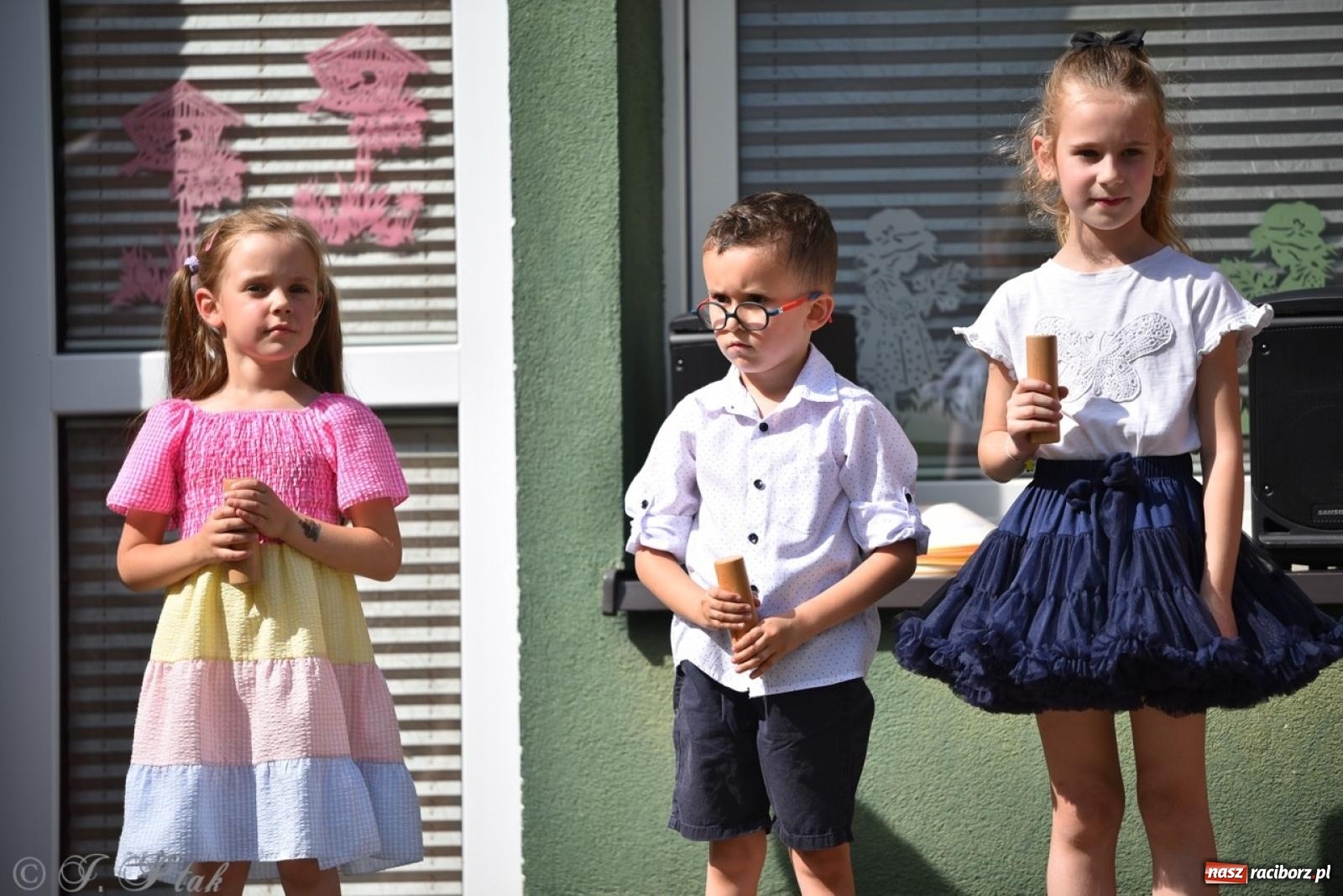 Zdjęcie w galerii na portalu naszraciborz.pl: Radość, śmiech i wspólna zabawa – rodzinny festyn w Przedszkolu nr 26 [FOTO i WIDEO] wiadomości z regionu