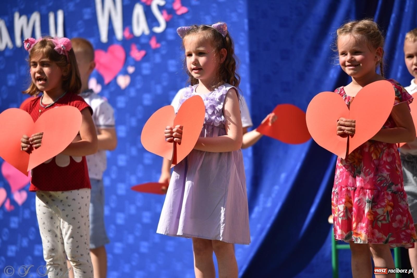 Zdjęcie w galerii na portalu naszraciborz.pl: Radość, śmiech i wspólna zabawa – rodzinny festyn w Przedszkolu nr 26 [FOTO i WIDEO] wiadomości z regionu