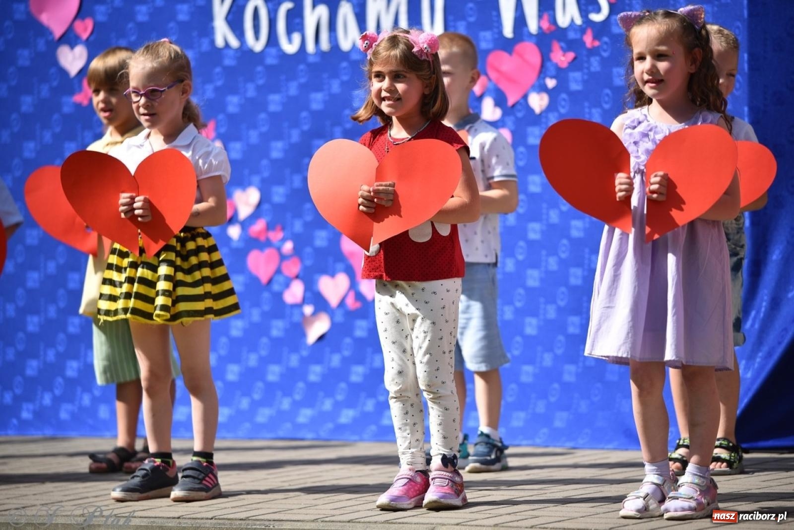 Zdjęcie w galerii na portalu naszraciborz.pl: Radość, śmiech i wspólna zabawa – rodzinny festyn w Przedszkolu nr 26 [FOTO i WIDEO] wiadomości z regionu