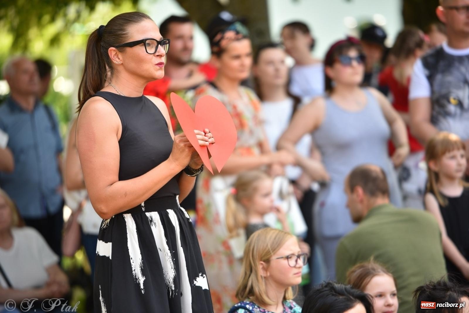 Zdjęcie w galerii na portalu naszraciborz.pl: Radość, śmiech i wspólna zabawa – rodzinny festyn w Przedszkolu nr 26 [FOTO i WIDEO] wiadomości z regionu