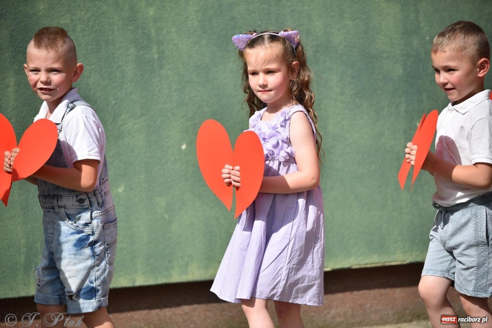 Zdjęcie w galerii na portalu naszraciborz.pl: Radość, śmiech i wspólna zabawa – rodzinny festyn w Przedszkolu nr 26 [FOTO i WIDEO] wiadomości z regionu