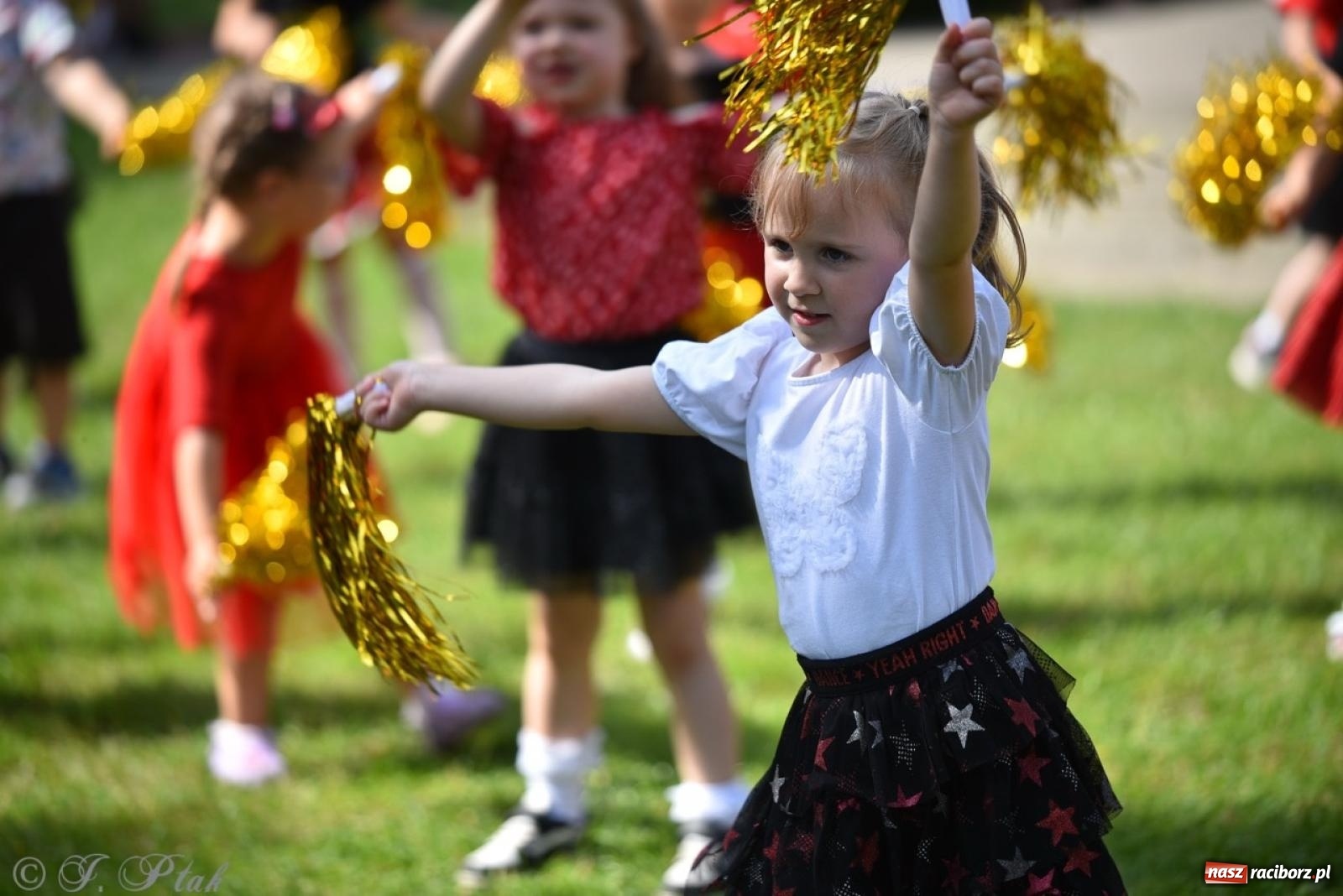 Zdjęcie w galerii na portalu naszraciborz.pl: Radość, śmiech i wspólna zabawa – rodzinny festyn w Przedszkolu nr 26 [FOTO i WIDEO] wiadomości z regionu
