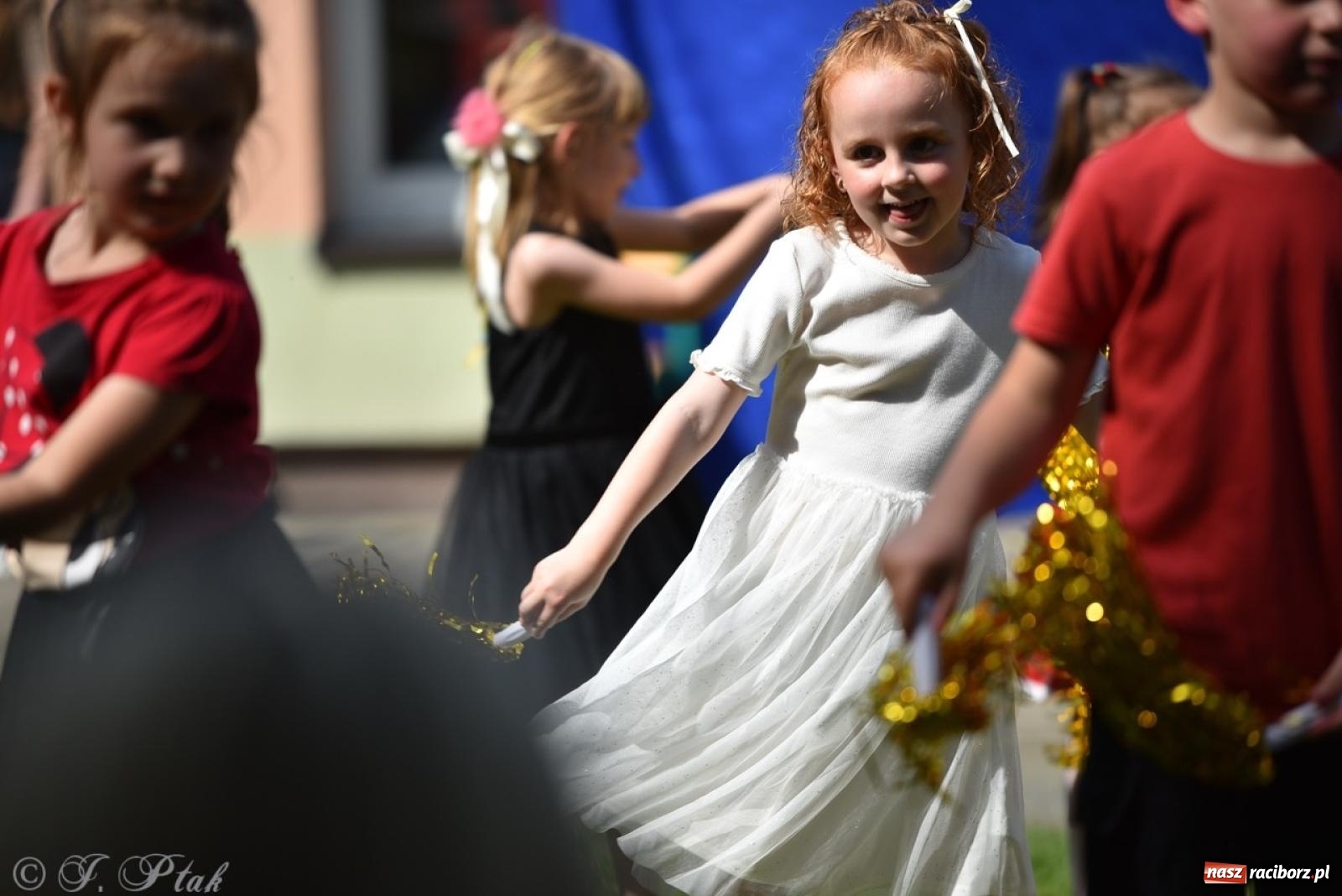 Zdjęcie w galerii na portalu naszraciborz.pl: Radość, śmiech i wspólna zabawa – rodzinny festyn w Przedszkolu nr 26 [FOTO i WIDEO] wiadomości z regionu