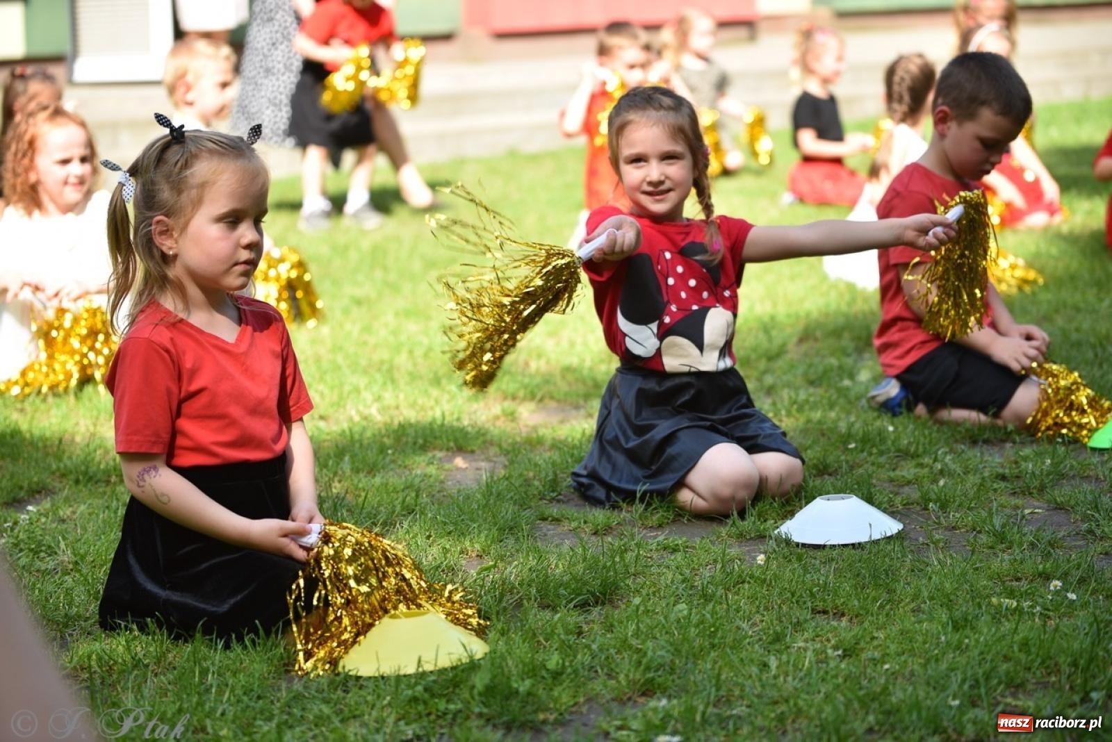 Zdjęcie w galerii na portalu naszraciborz.pl: Radość, śmiech i wspólna zabawa – rodzinny festyn w Przedszkolu nr 26 [FOTO i WIDEO] wiadomości z regionu