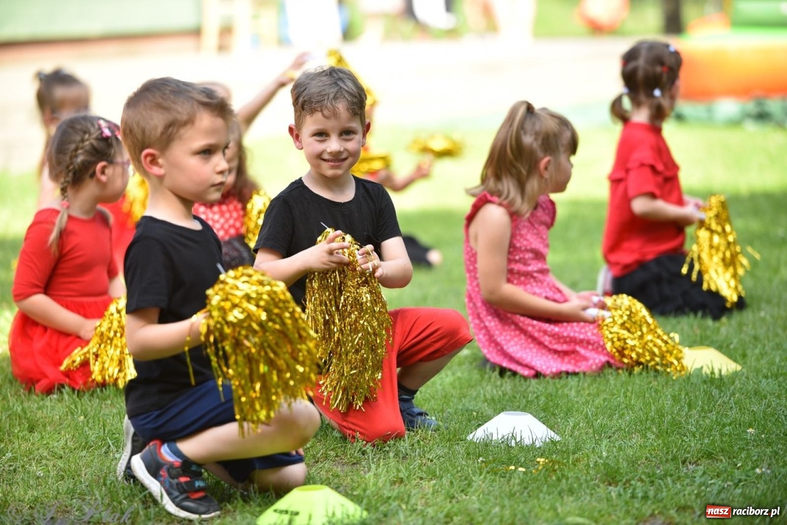 Zdjęcie w galerii na portalu naszraciborz.pl: Radość, śmiech i wspólna zabawa – rodzinny festyn w Przedszkolu nr 26 [FOTO i WIDEO] wiadomości z regionu