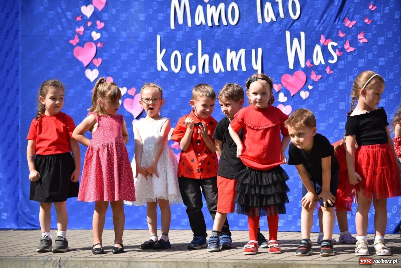 Zdjęcie w galerii na portalu naszraciborz.pl: Radość, śmiech i wspólna zabawa – rodzinny festyn w Przedszkolu nr 26 [FOTO i WIDEO] wiadomości z regionu