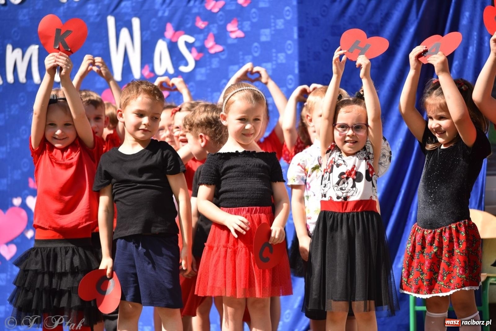 Zdjęcie w galerii na portalu naszraciborz.pl: Radość, śmiech i wspólna zabawa – rodzinny festyn w Przedszkolu nr 26 [FOTO i WIDEO] wiadomości z regionu