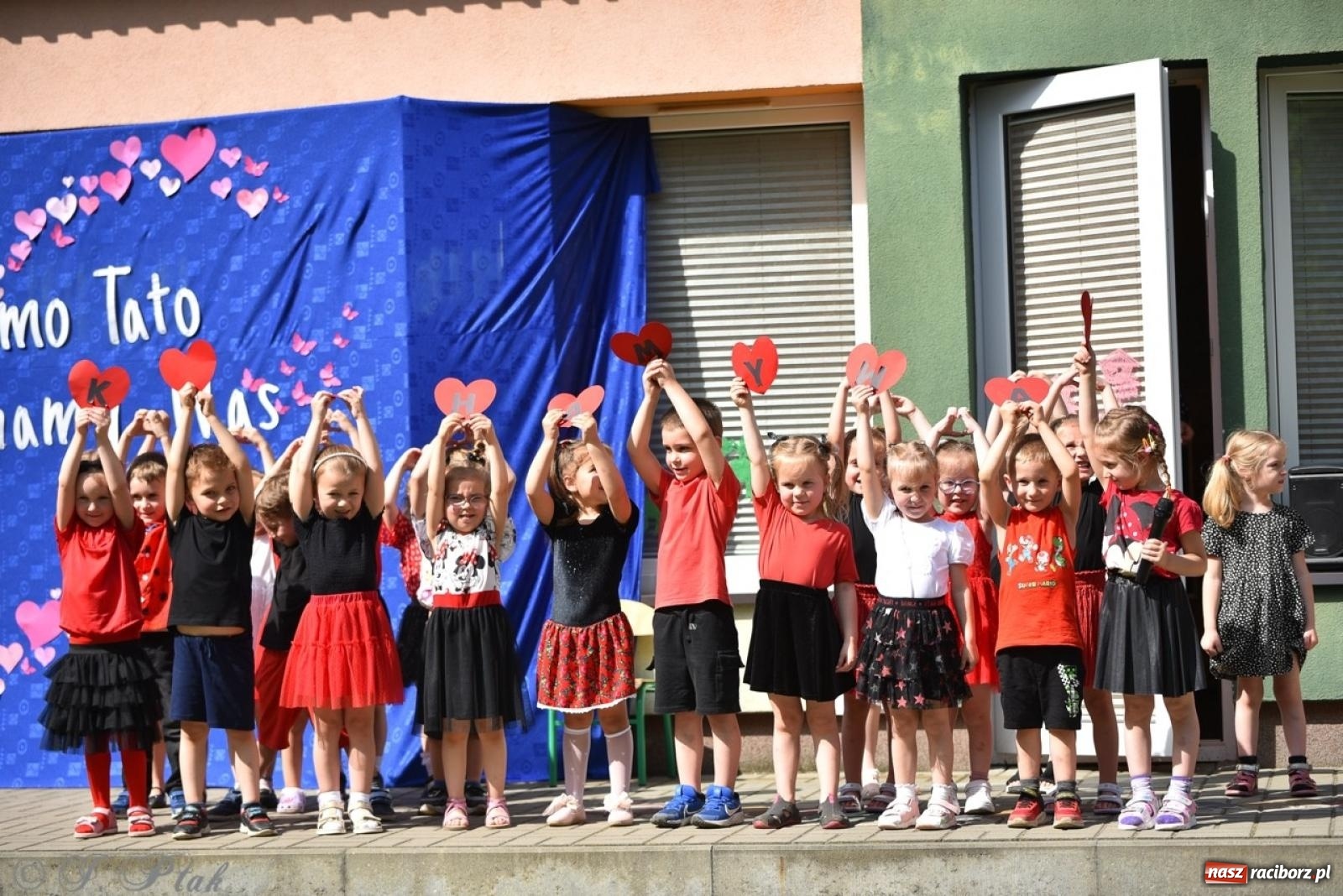 Zdjęcie w galerii na portalu naszraciborz.pl: Radość, śmiech i wspólna zabawa – rodzinny festyn w Przedszkolu nr 26 [FOTO i WIDEO] wiadomości z regionu
