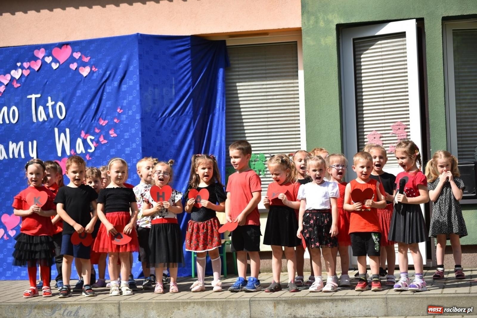 Zdjęcie w galerii na portalu naszraciborz.pl: Radość, śmiech i wspólna zabawa – rodzinny festyn w Przedszkolu nr 26 [FOTO i WIDEO] wiadomości z regionu