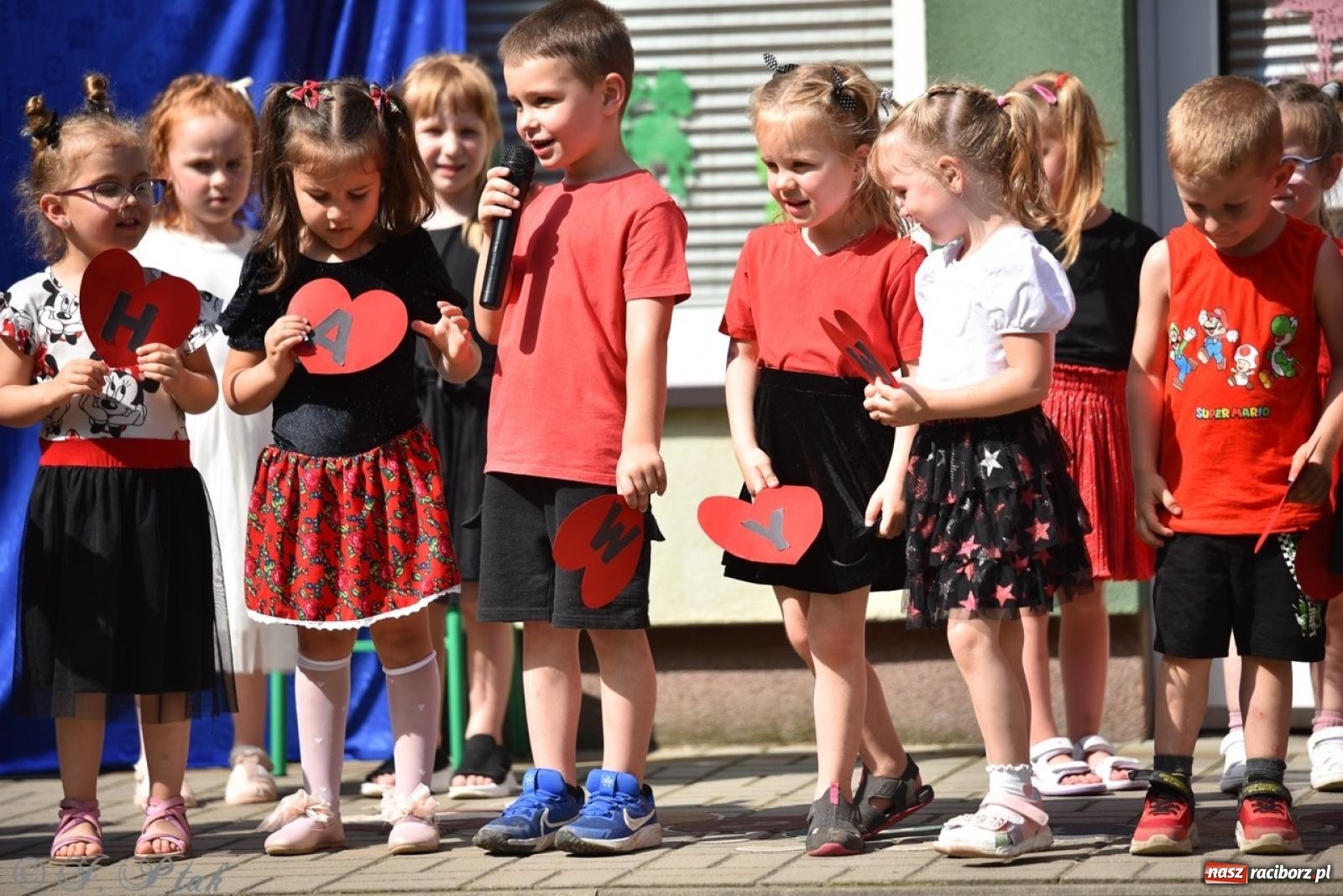 Zdjęcie w galerii na portalu naszraciborz.pl: Radość, śmiech i wspólna zabawa – rodzinny festyn w Przedszkolu nr 26 [FOTO i WIDEO] wiadomości z regionu