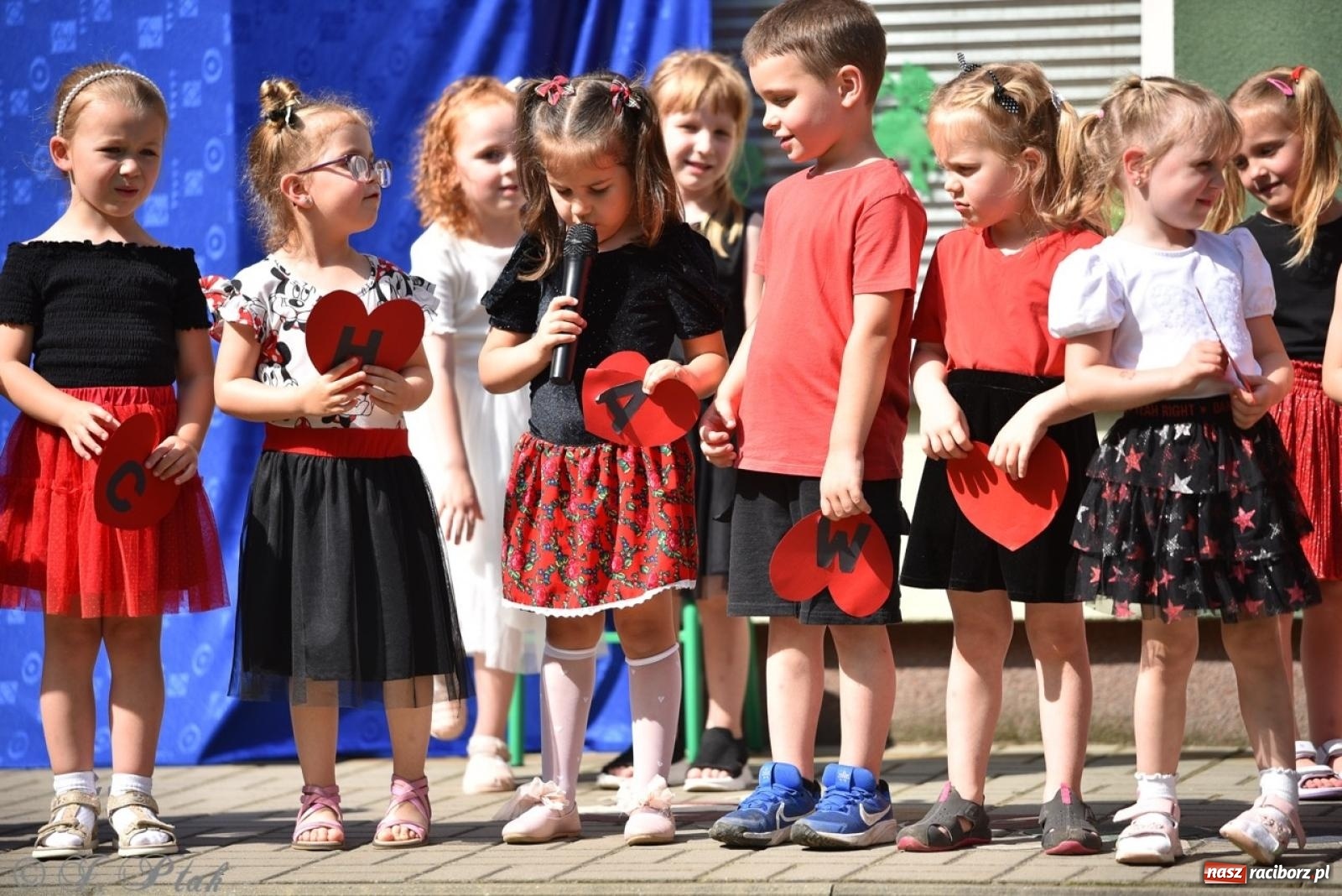 Zdjęcie w galerii na portalu naszraciborz.pl: Radość, śmiech i wspólna zabawa – rodzinny festyn w Przedszkolu nr 26 [FOTO i WIDEO] wiadomości z regionu