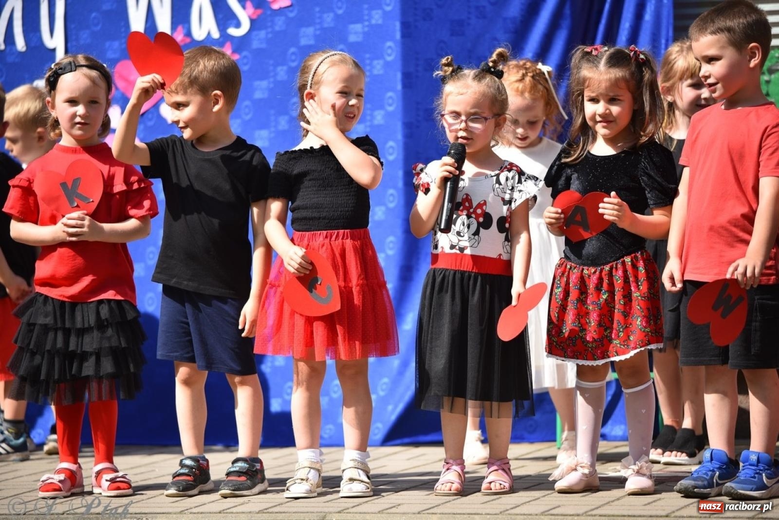 Zdjęcie w galerii na portalu naszraciborz.pl: Radość, śmiech i wspólna zabawa – rodzinny festyn w Przedszkolu nr 26 [FOTO i WIDEO] wiadomości z regionu