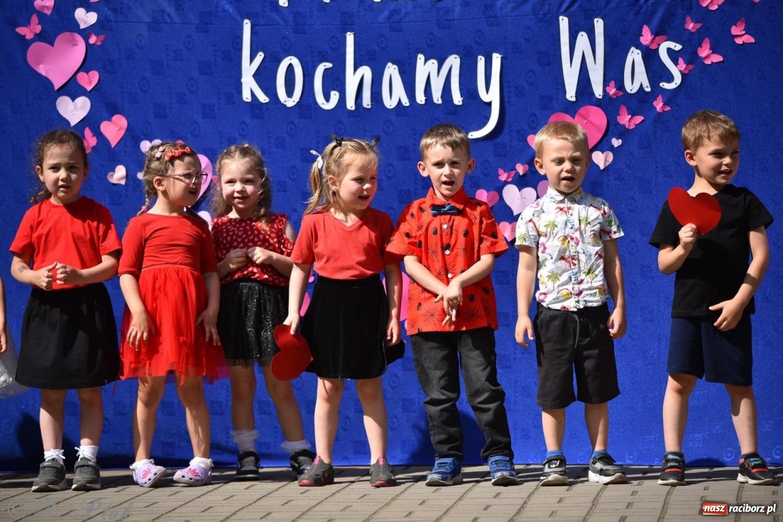 Zdjęcie w galerii na portalu naszraciborz.pl: Radość, śmiech i wspólna zabawa – rodzinny festyn w Przedszkolu nr 26 [FOTO i WIDEO] wiadomości z regionu