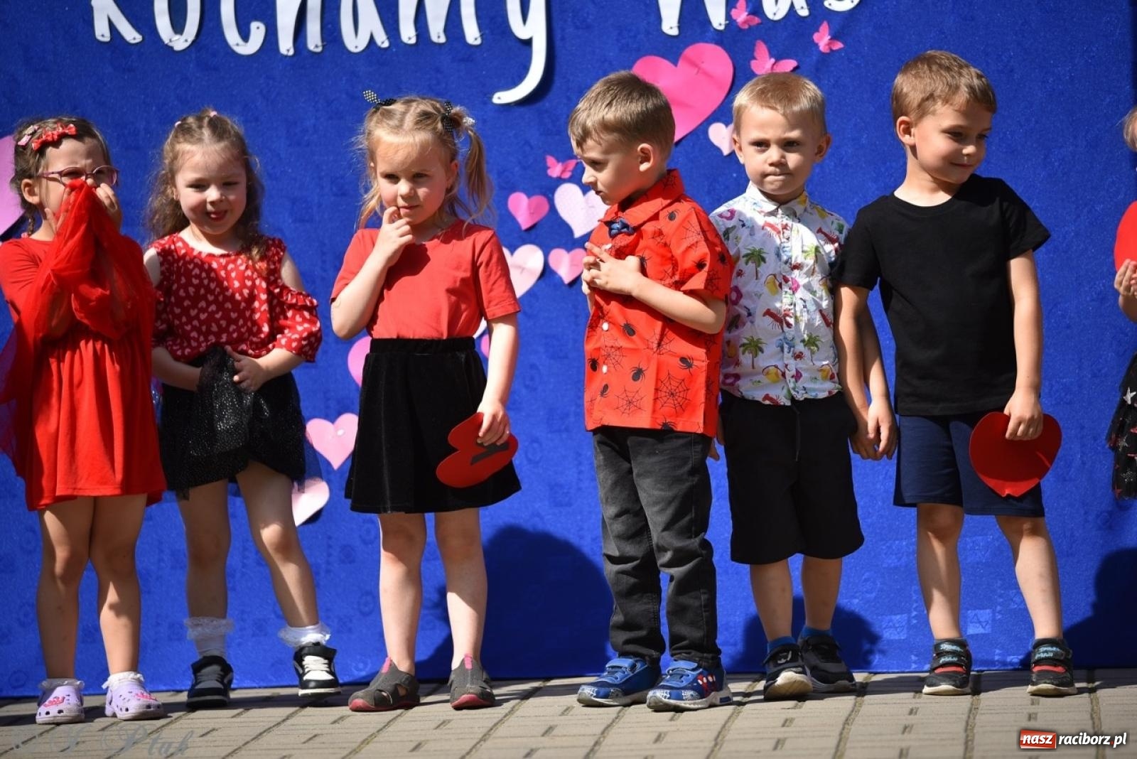 Zdjęcie w galerii na portalu naszraciborz.pl: Radość, śmiech i wspólna zabawa – rodzinny festyn w Przedszkolu nr 26 [FOTO i WIDEO] wiadomości z regionu