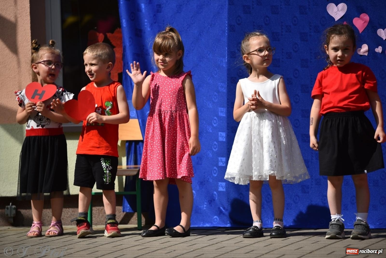 Zdjęcie w galerii na portalu naszraciborz.pl: Radość, śmiech i wspólna zabawa – rodzinny festyn w Przedszkolu nr 26 [FOTO i WIDEO] wiadomości z regionu