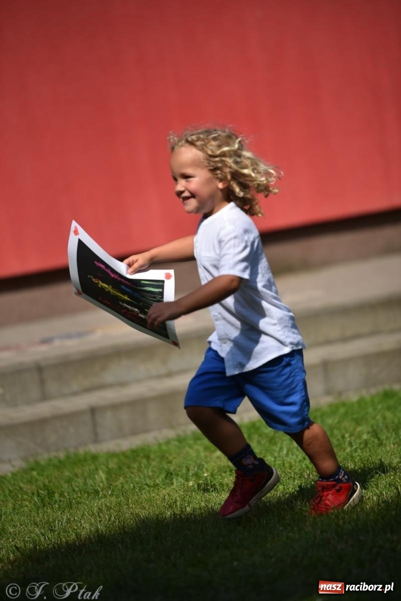 Zdjęcie w galerii na portalu naszraciborz.pl: Radość, śmiech i wspólna zabawa – rodzinny festyn w Przedszkolu nr 26 [FOTO i WIDEO] wiadomości z regionu