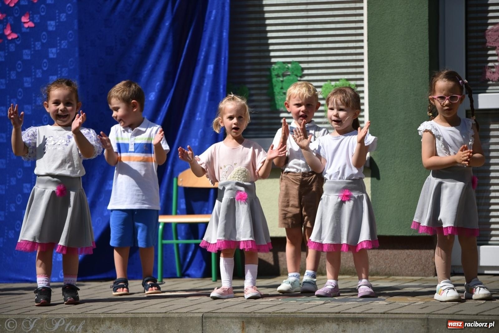 Zdjęcie w galerii na portalu naszraciborz.pl: Radość, śmiech i wspólna zabawa – rodzinny festyn w Przedszkolu nr 26 [FOTO i WIDEO] wiadomości z regionu