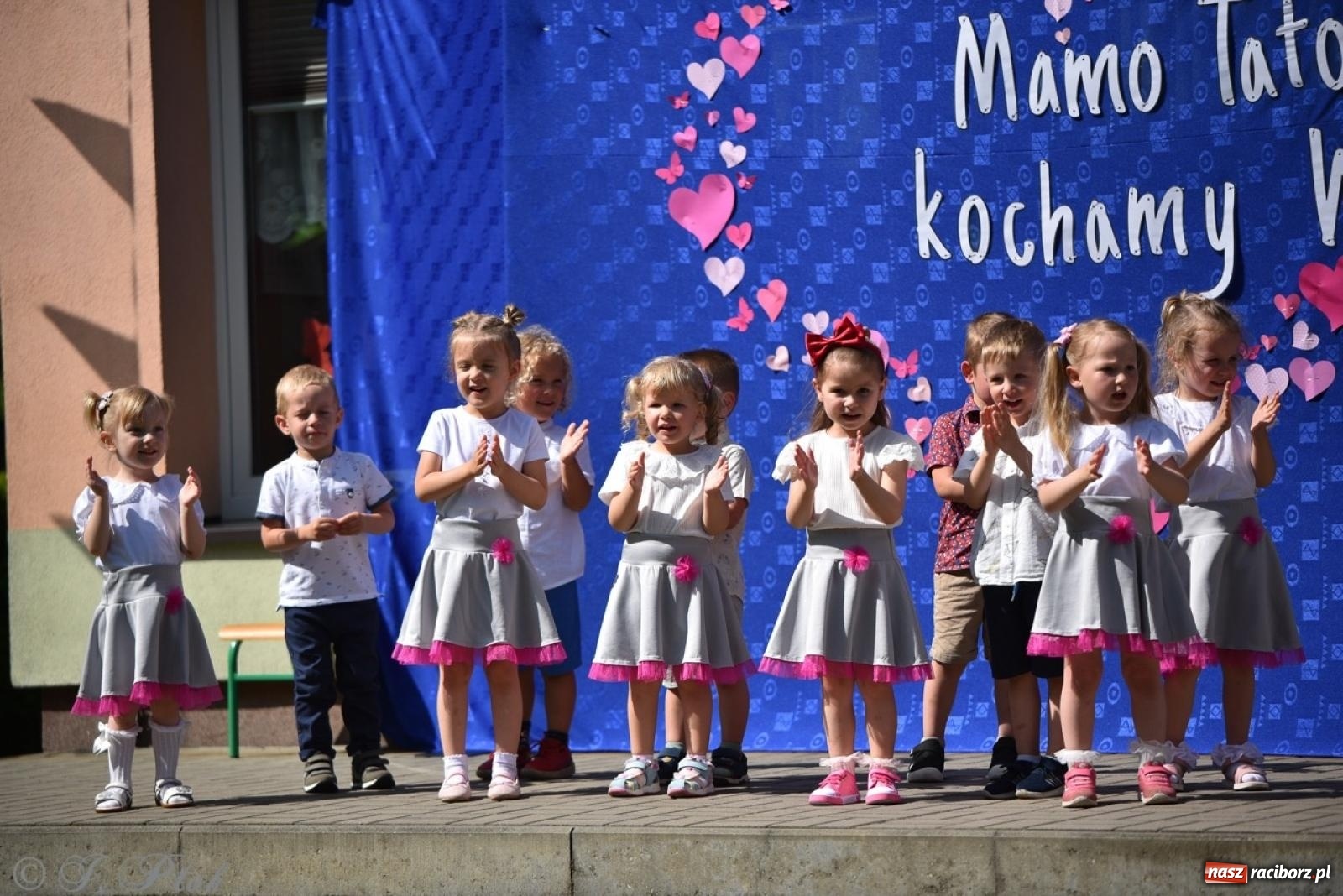 Zdjęcie w galerii na portalu naszraciborz.pl: Radość, śmiech i wspólna zabawa – rodzinny festyn w Przedszkolu nr 26 [FOTO i WIDEO] wiadomości z regionu