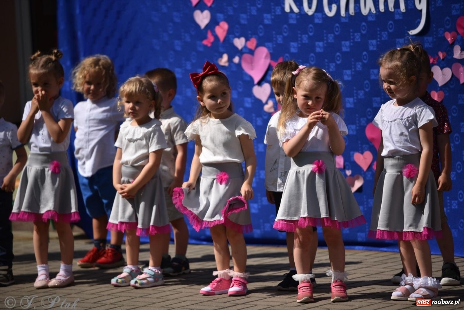 Zdjęcie w galerii na portalu naszraciborz.pl: Radość, śmiech i wspólna zabawa – rodzinny festyn w Przedszkolu nr 26 [FOTO i WIDEO] wiadomości z regionu