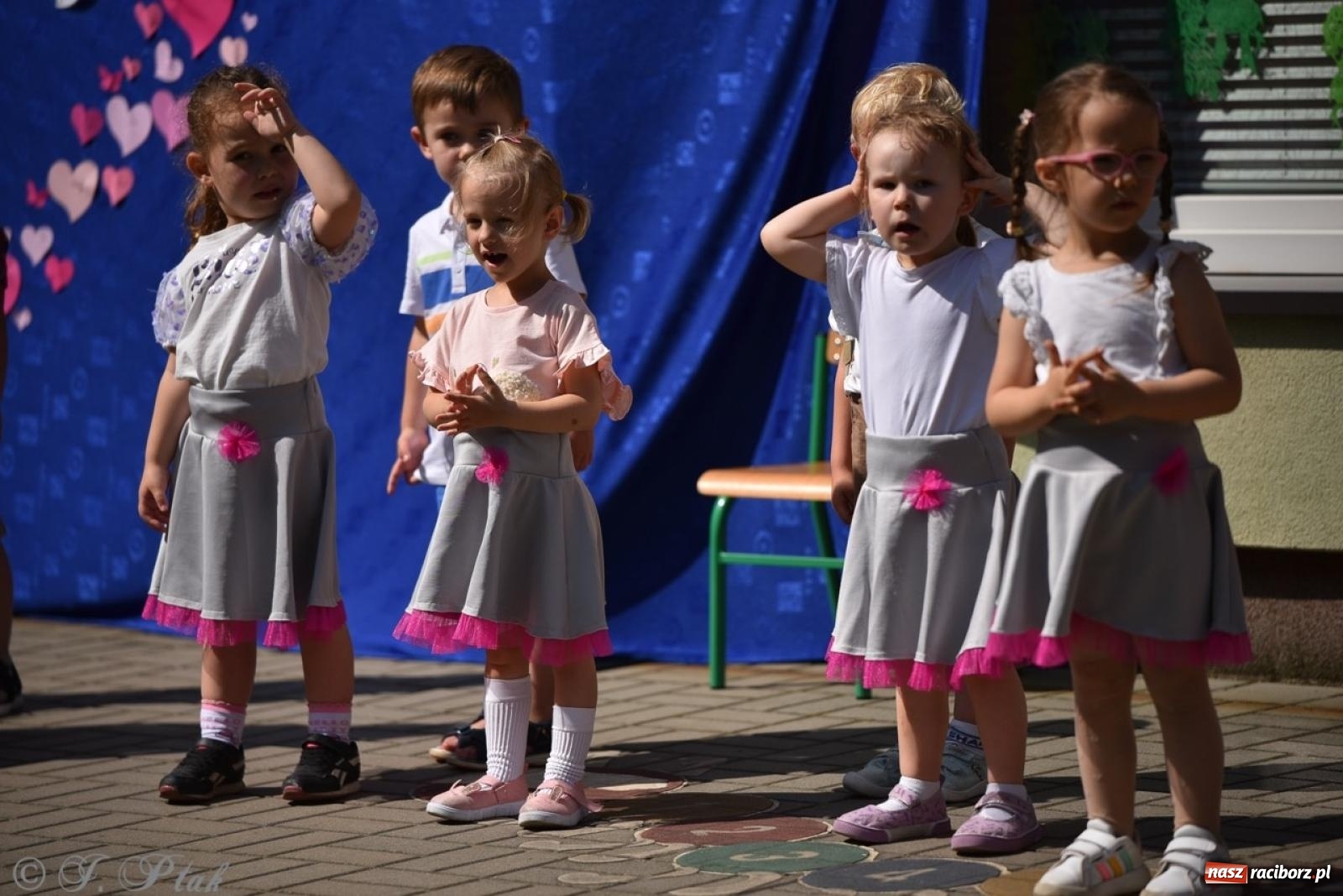 Zdjęcie w galerii na portalu naszraciborz.pl: Radość, śmiech i wspólna zabawa – rodzinny festyn w Przedszkolu nr 26 [FOTO i WIDEO] wiadomości z regionu