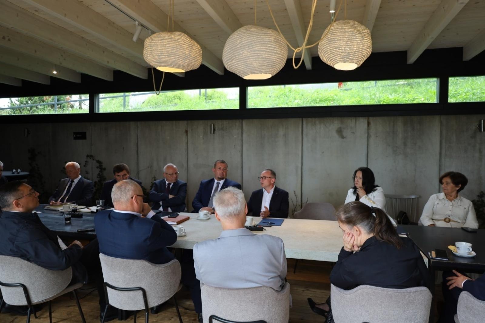 Zdjęcie w galerii na portalu naszraciborz.pl: Zdrowie i drogi tematem obrad konwentu powiatów województwa śląskiego wiadomości z regionu