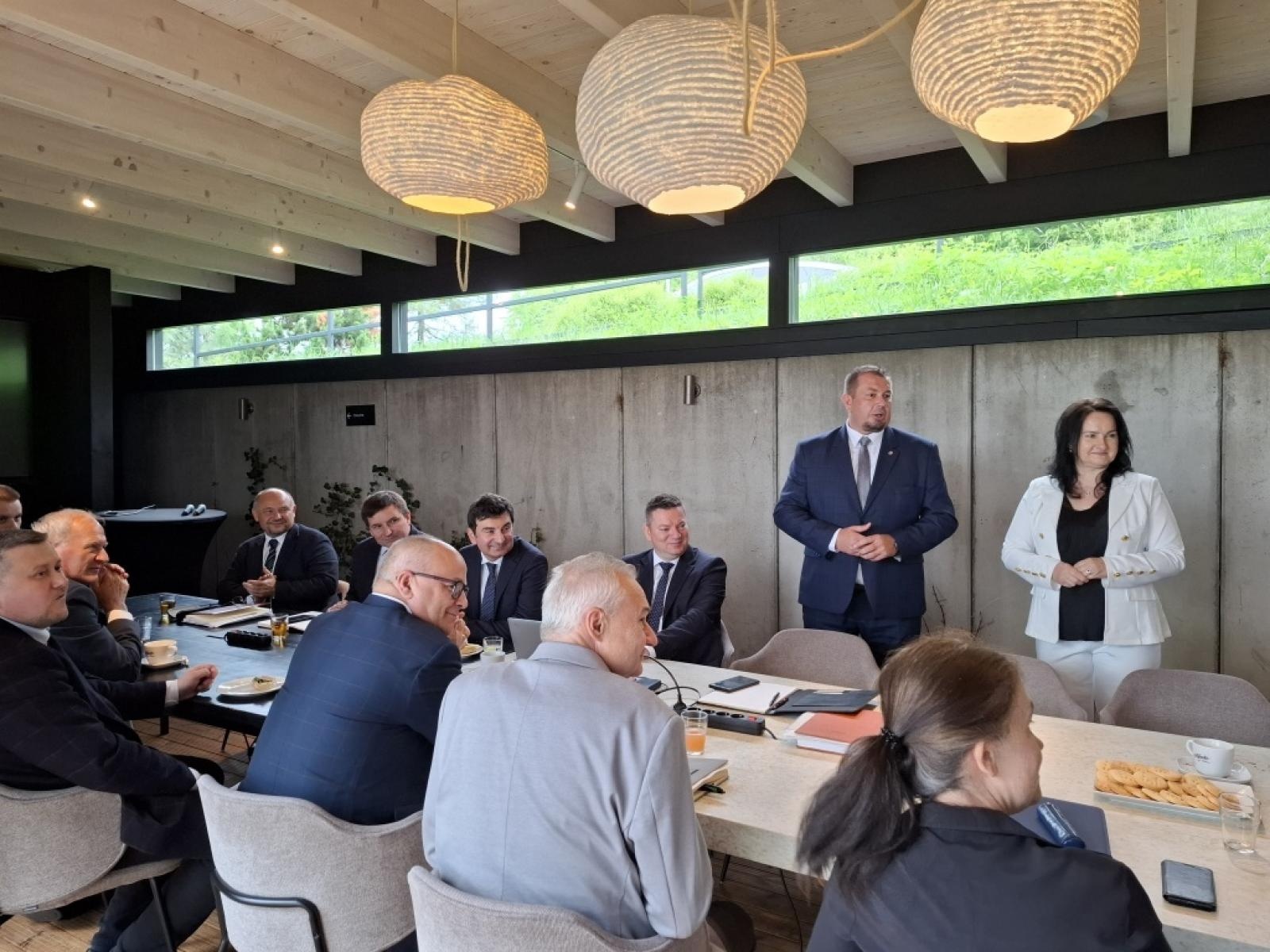 Zdjęcie w galerii na portalu naszraciborz.pl: Zdrowie i drogi tematem obrad konwentu powiatów województwa śląskiego wiadomości z regionu