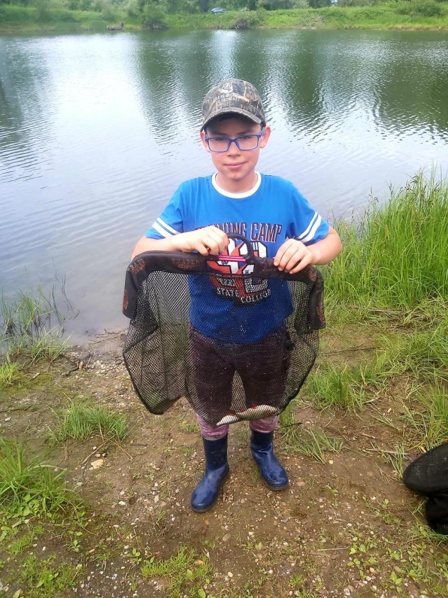 Zdjęcie w galerii na portalu naszraciborz.pl: Dziecięca radość nad wodą – udany festyn wędkarski z okazji Dnia Dziecka wiadomości z regionu