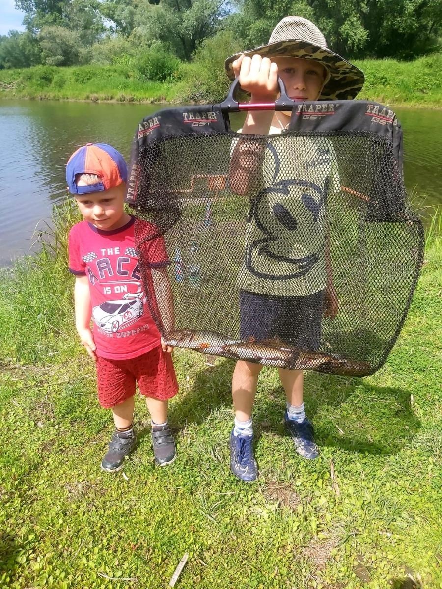 Zdjęcie w galerii na portalu naszraciborz.pl: Dziecięca radość nad wodą – udany festyn wędkarski z okazji Dnia Dziecka wiadomości z regionu