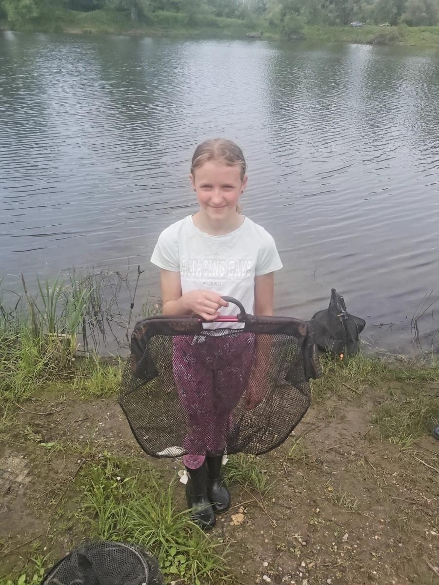 Zdjęcie w galerii na portalu naszraciborz.pl: Dziecięca radość nad wodą – udany festyn wędkarski z okazji Dnia Dziecka wiadomości z regionu