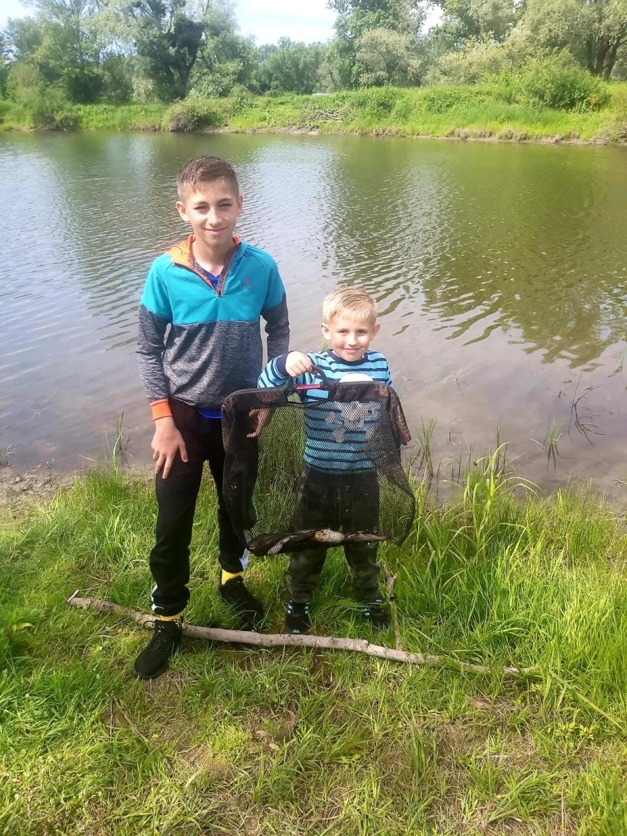 Zdjęcie w galerii na portalu naszraciborz.pl: Dziecięca radość nad wodą – udany festyn wędkarski z okazji Dnia Dziecka wiadomości z regionu