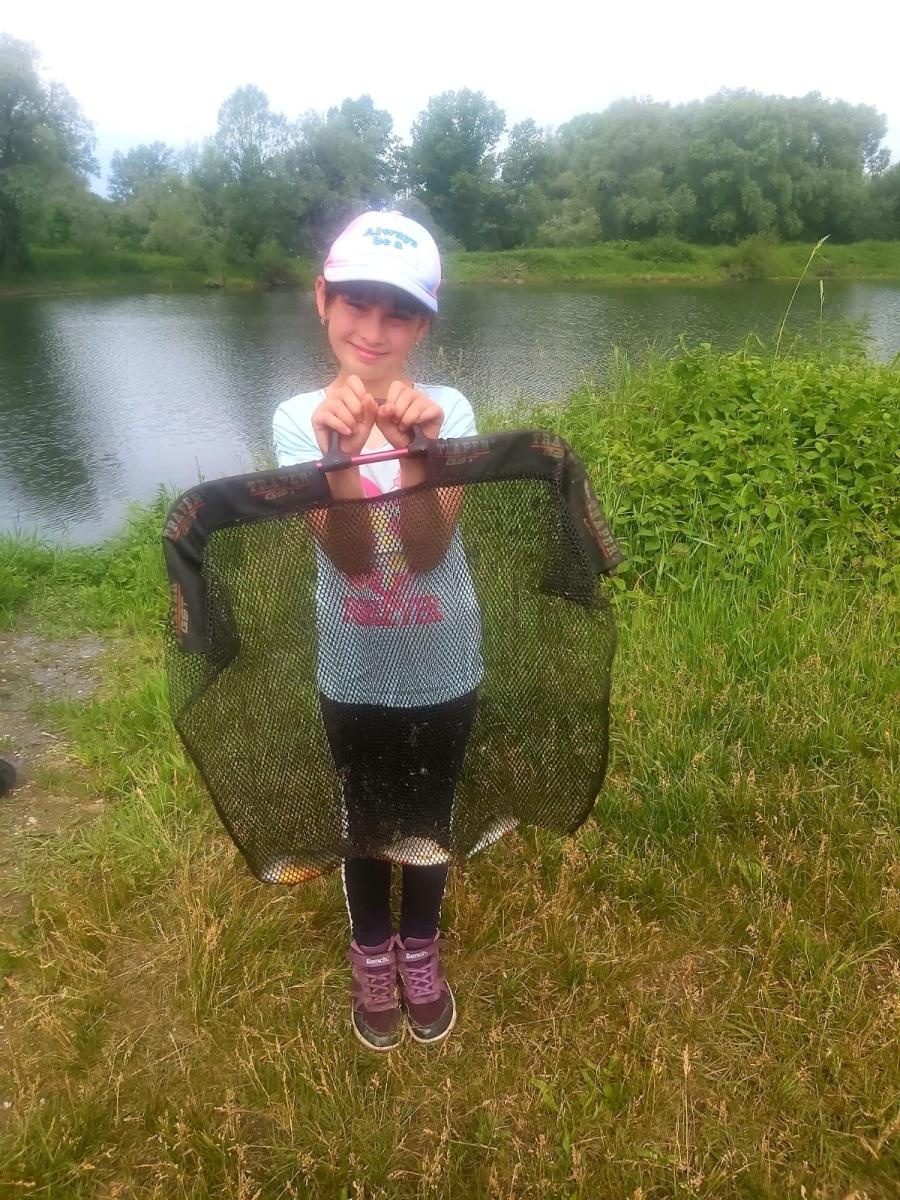 Zdjęcie w galerii na portalu naszraciborz.pl: Dziecięca radość nad wodą – udany festyn wędkarski z okazji Dnia Dziecka wiadomości z regionu