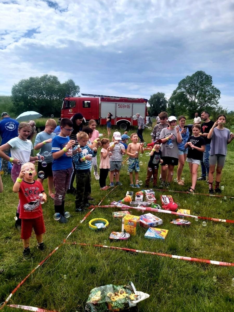 Zdjęcie w galerii na portalu naszraciborz.pl: Dziecięca radość nad wodą – udany festyn wędkarski z okazji Dnia Dziecka wiadomości z regionu