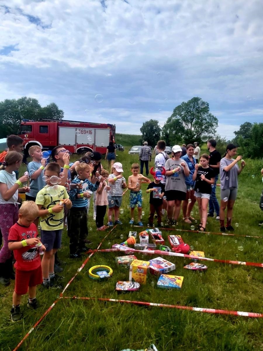 Zdjęcie w galerii na portalu naszraciborz.pl: Dziecięca radość nad wodą – udany festyn wędkarski z okazji Dnia Dziecka wiadomości z regionu