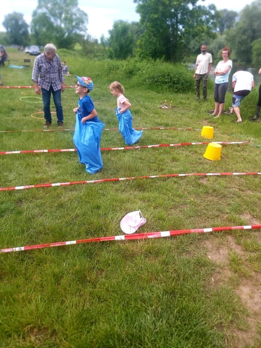 Zdjęcie w galerii na portalu naszraciborz.pl: Dziecięca radość nad wodą – udany festyn wędkarski z okazji Dnia Dziecka wiadomości z regionu