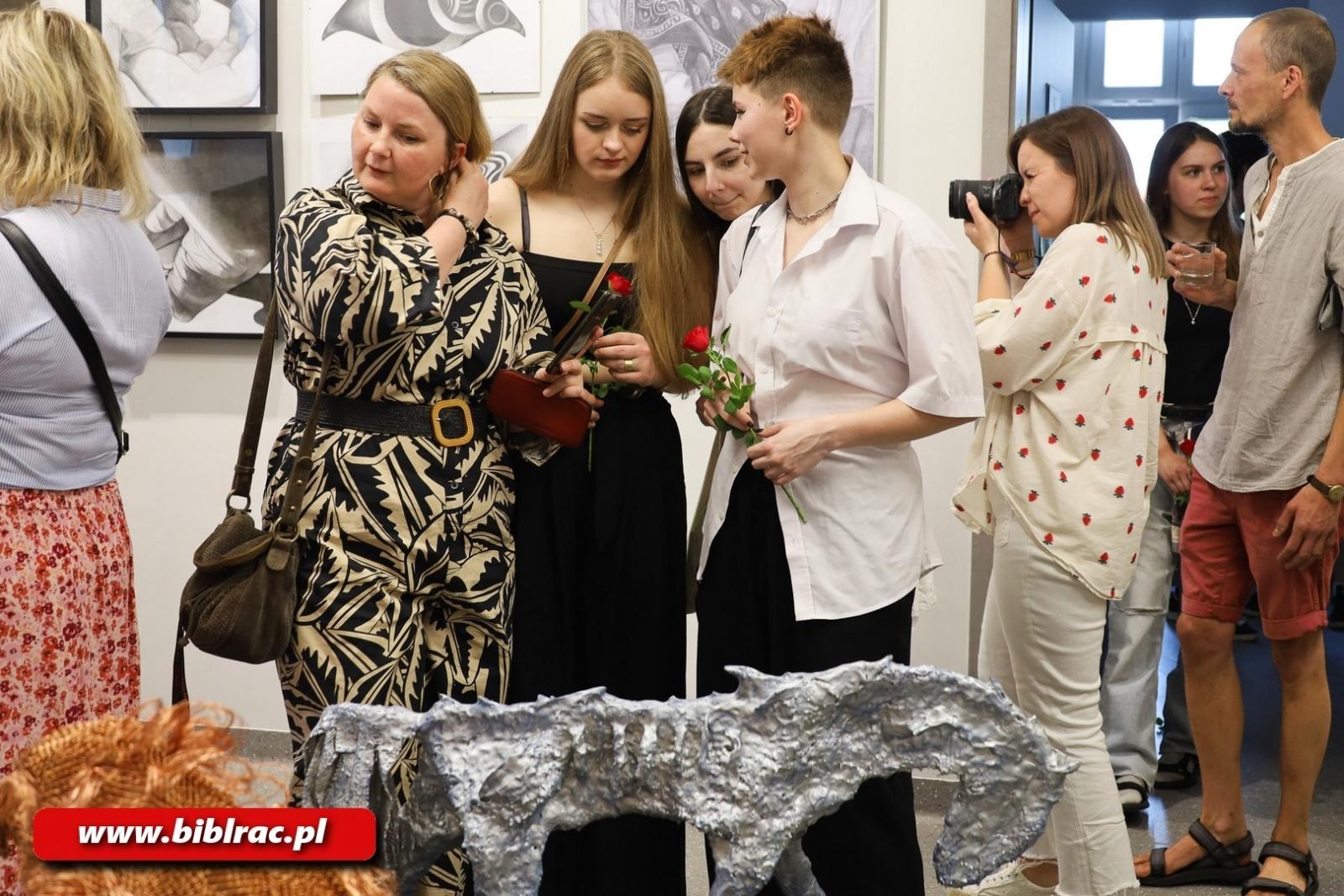 Zdjęcie w galerii na portalu naszraciborz.pl: Dialog form - podsumowanie pracy twórczej uczniów Plastyka wiadomości z regionu