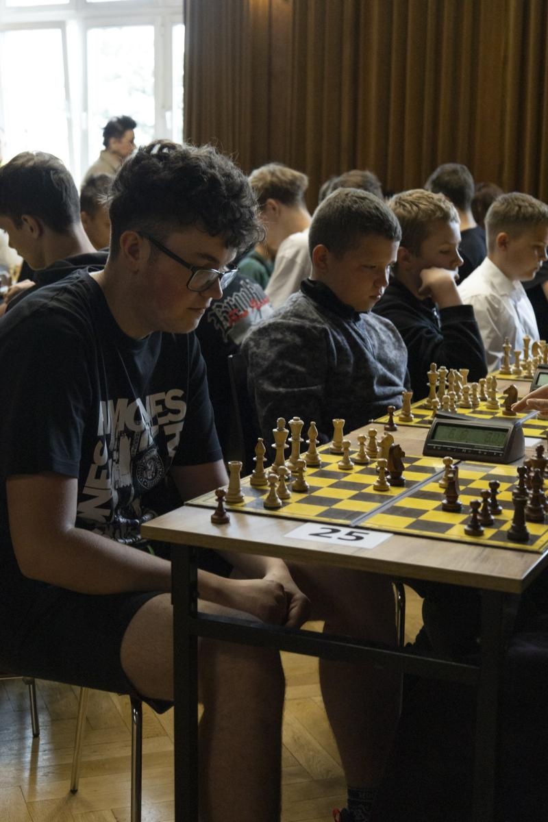 Zdjęcie w galerii na portalu naszraciborz.pl: II Turniej Szachowy o Puchar Dyrektora ZSO nr 1 w Raciborzu – 80 zawodników na 80-lecie szkoły! wiadomości z regionu