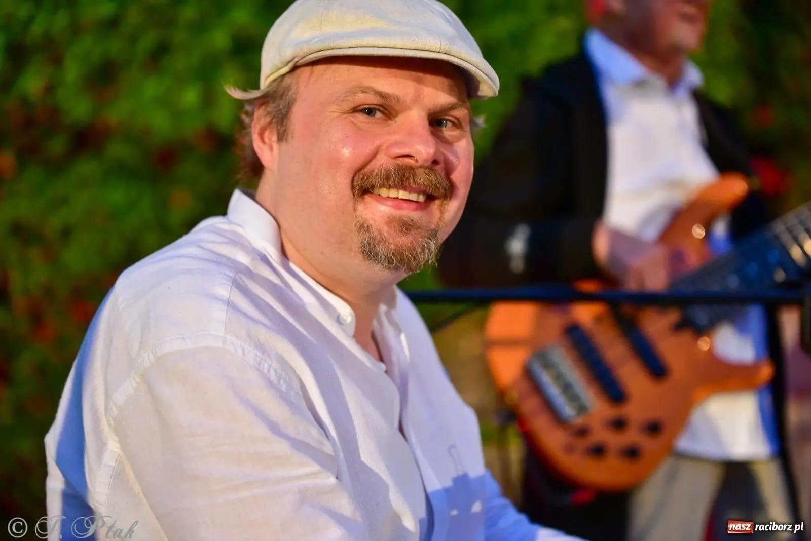 Zdjęcie w galerii na portalu naszraciborz.pl: Potańcówka na OFCE, czyli dancing pod Tęczową z Lotharsami i koncert Kraków Street Band na inaugurację Dni Raciborza 2025 wiadomości z regionu