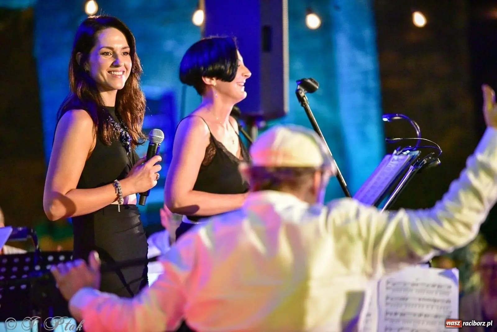 Zdjęcie w galerii na portalu naszraciborz.pl: Potańcówka na OFCE, czyli dancing pod Tęczową z Lotharsami i koncert Kraków Street Band na inaugurację Dni Raciborza 2025 wiadomości z regionu