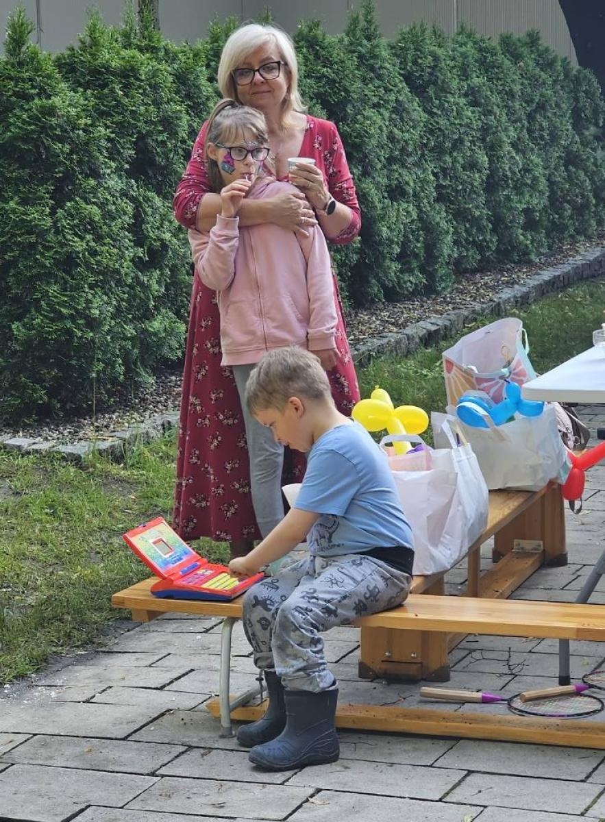 Zdjęcie w galerii na portalu naszraciborz.pl: Piknik z okazji Dnia Dziecka ze Stowarzyszeniem Spektrum w Raciborzu wiadomości z regionu